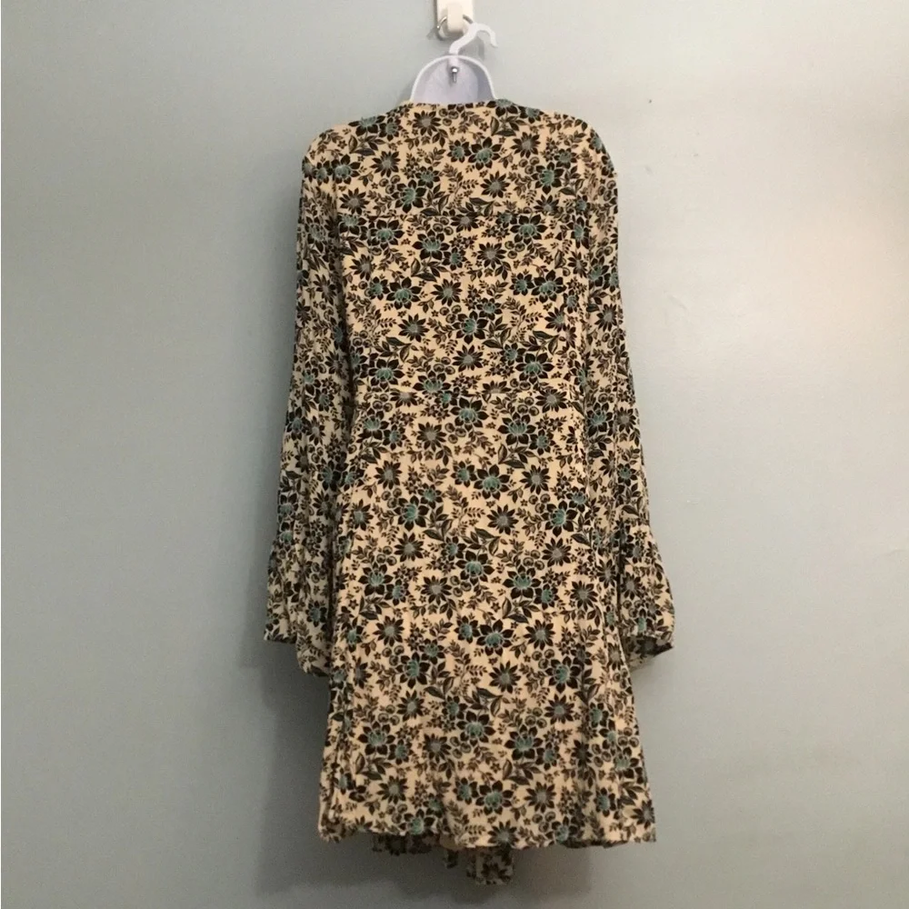 torrid Cream Floral Crochet-Trim Maxi Dress with Teal Accents - Picture 10 of 16